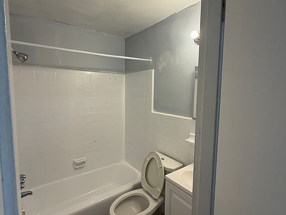 5th image of 5237 Oxford Ave #E4