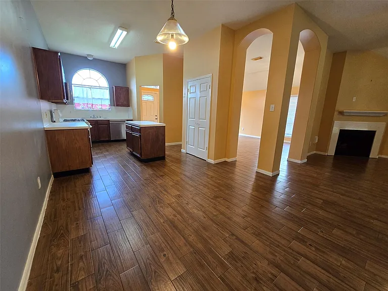 8927 Diamond Lake Ln — Photo 5