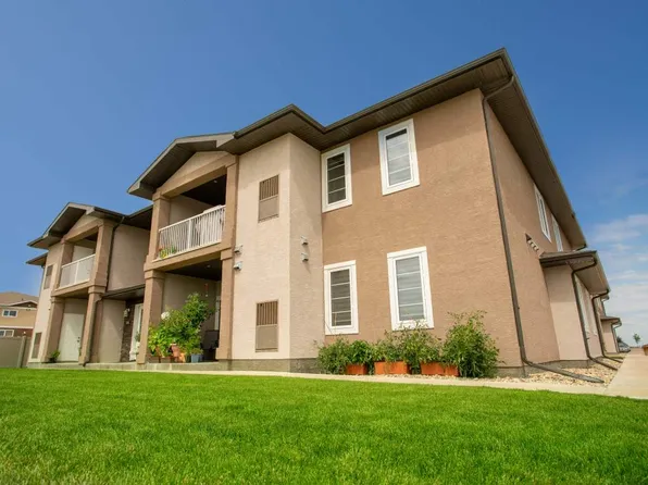 819 Chester Rd, Moose Jaw, SK S6J 1M2