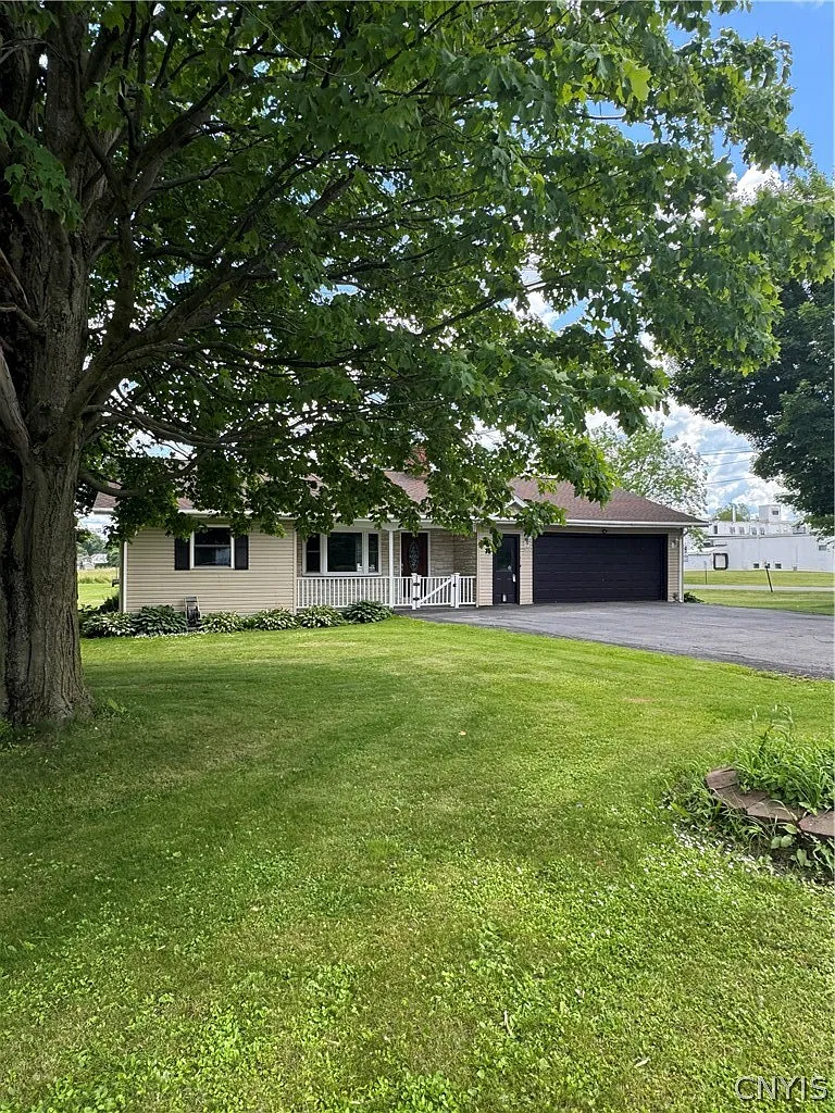 3 bed, 2.0 bath, 1464 sqft, $1,800 — Photo 2
