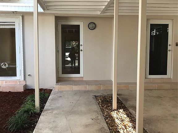 4th image of 7250 Jacaranda Ln #7250