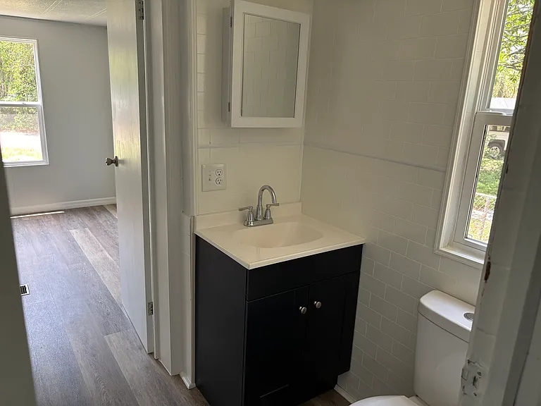 2209 Longreene Rd N — Photo 10
