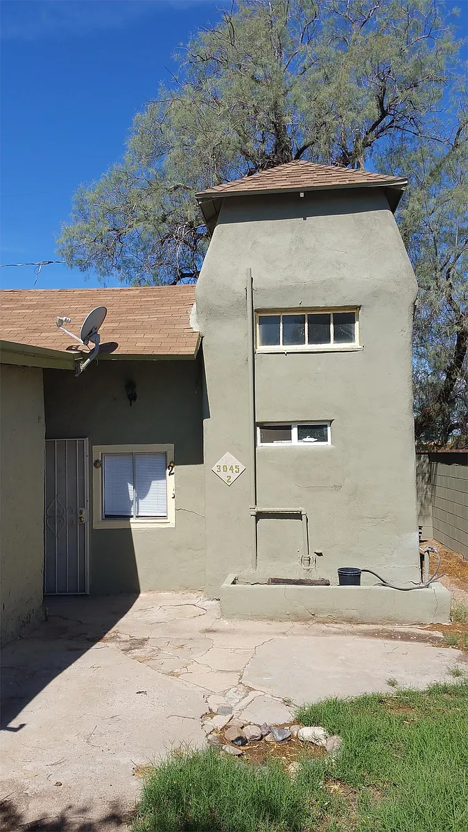 Building Photo - 3045 N Park Ave #2