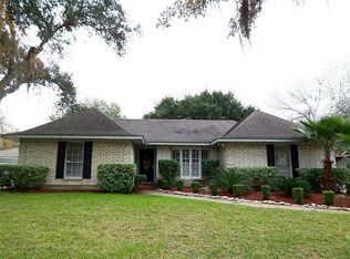 5423 Appleblossom Ln, Friendswood, TX 77546