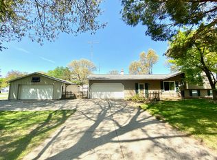 1132 Blossom Dr, Three Rivers, MI 49093