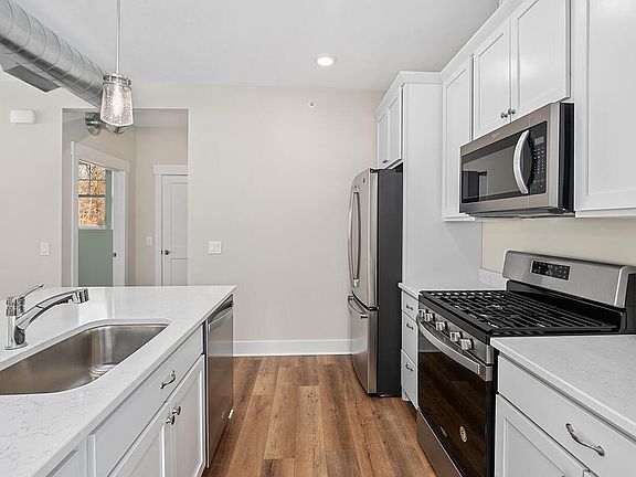 4th image of 2361 Watertown Way NE