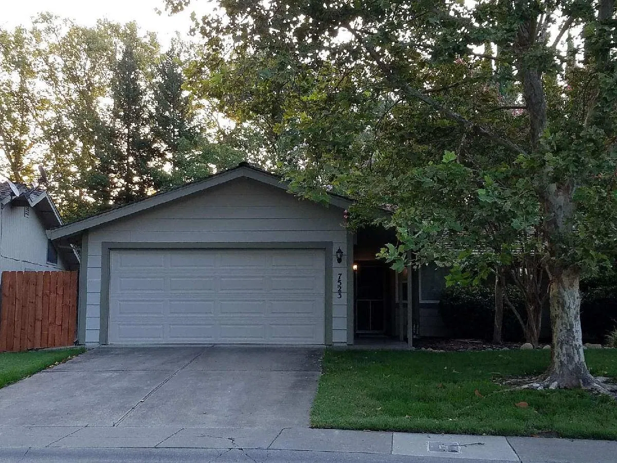 2 bed, 1320 sqft, $2,500 — Photo 1