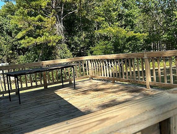 Deck on the back of the hous