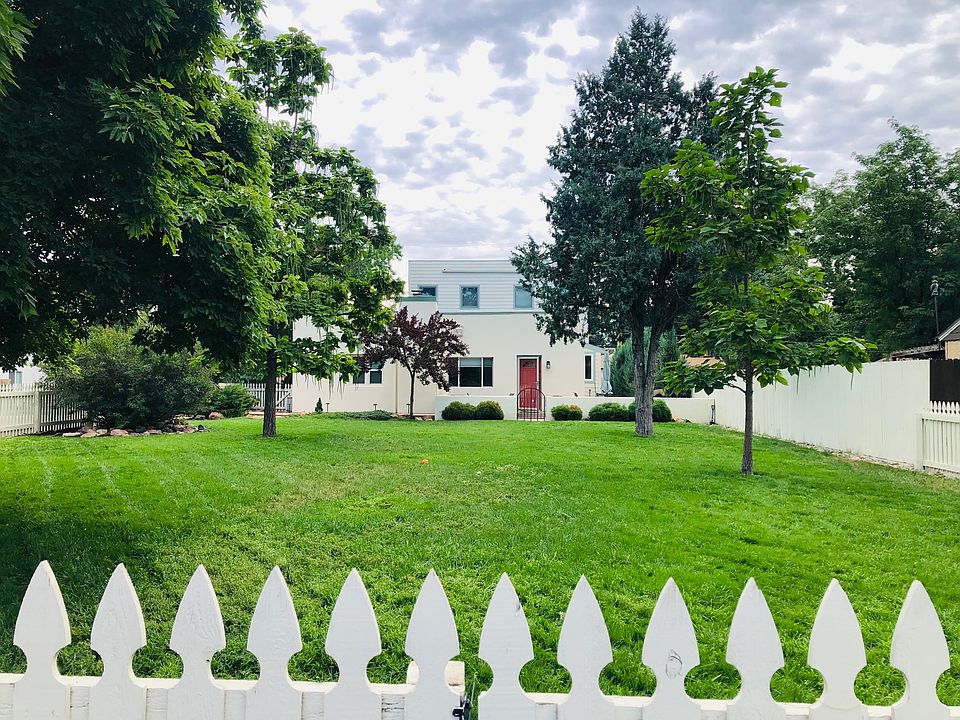 HUGE fully fenced yard