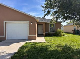 704 SE 4th Ter, Cape Coral, FL 33990