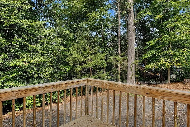 2 bed, 1.0 bath, 650 sqft, $1,050 — Photo 2