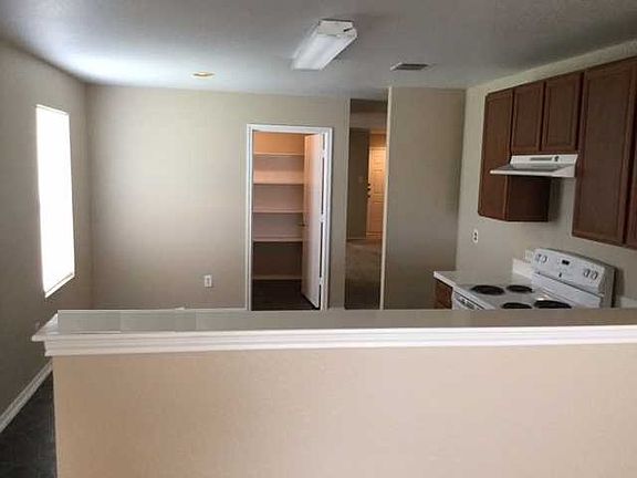 5th image of 1501 Queens Brook Ln