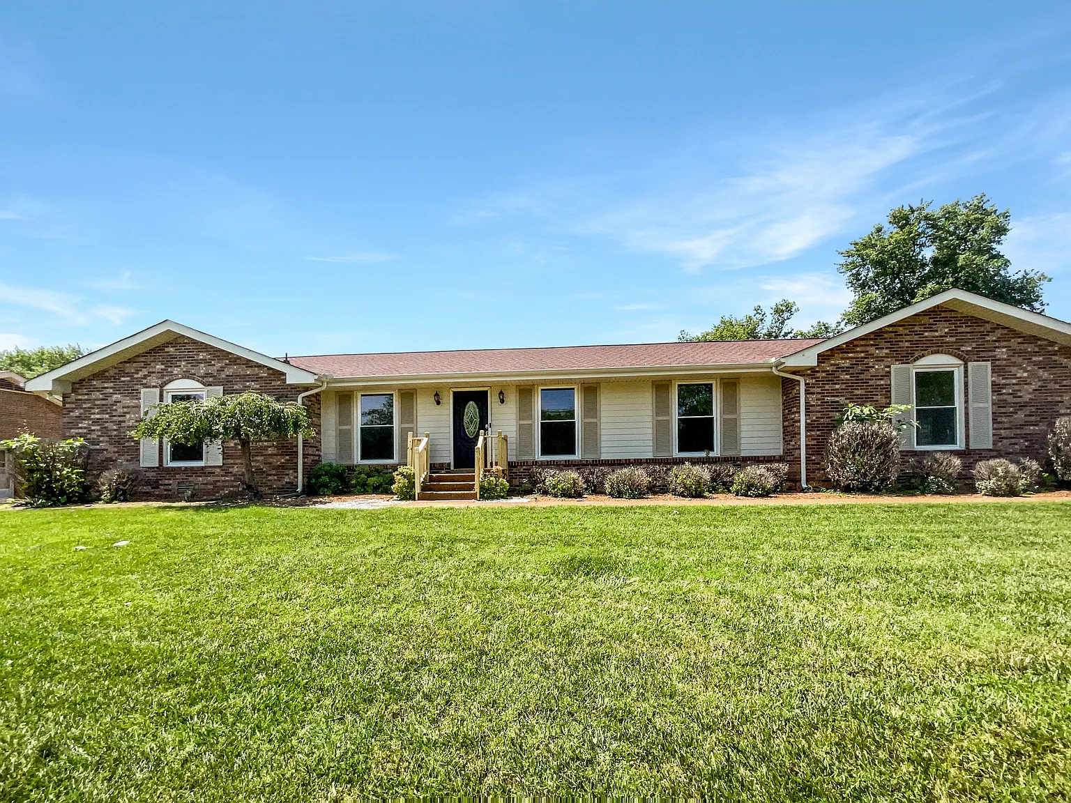 170 Maple Dr photo 1