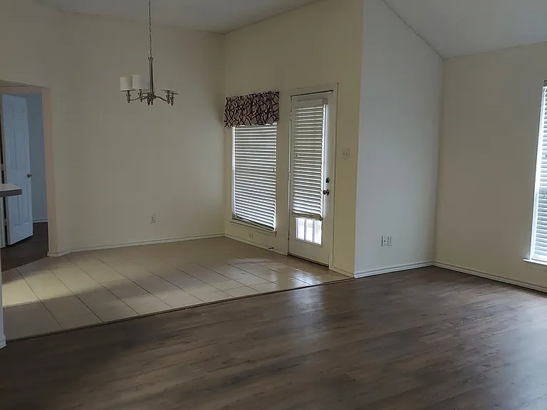 1718 Ryanfeld Dr — Photo 4