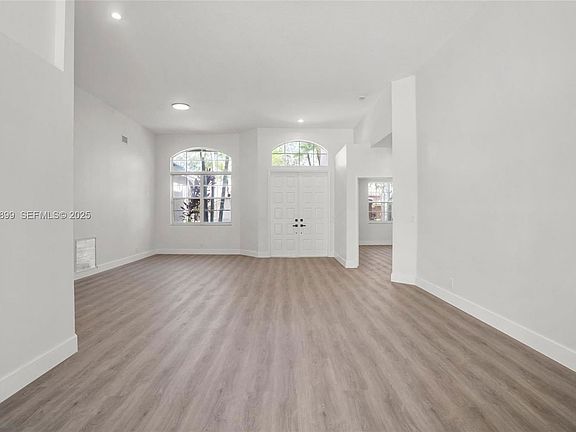 3rd image of 2611 Oakbrook Ct