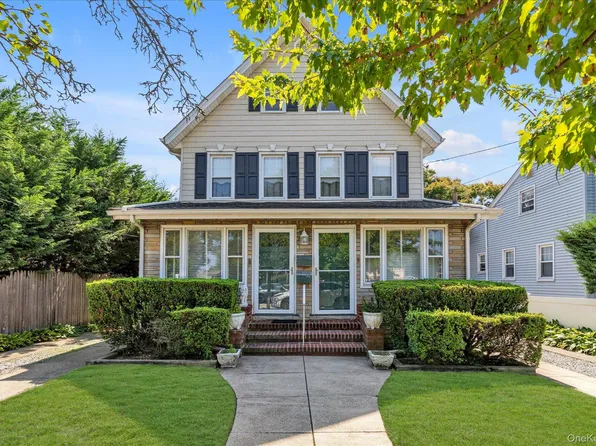 14 Endview Ave, Lynbrook, NY 11563