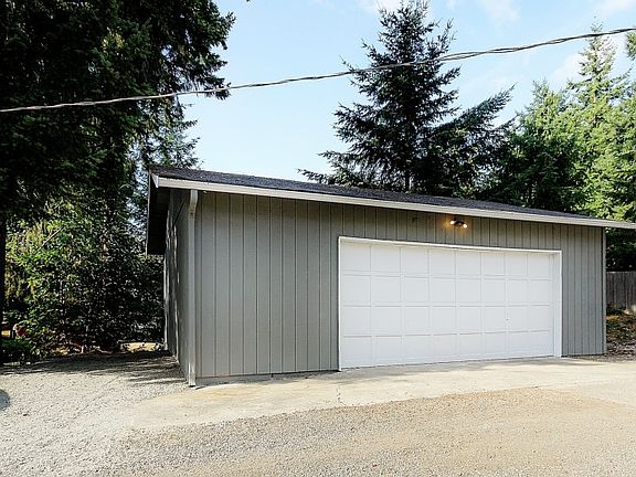 3rd image of 14921 132nd Ave E