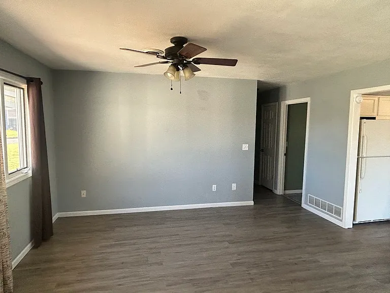 1320 Parkside Dr — Photo 12