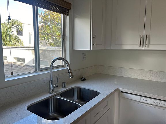 5th image of 652 E San Juan Ave #B