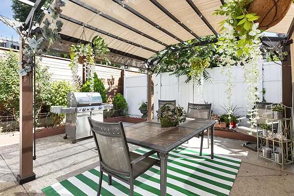 Sold by Compass | media 2