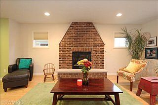 4th image of 224 Hollister Ave SE