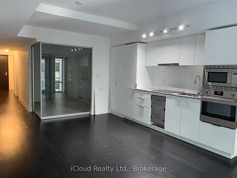 955 Bay St #715 — Photo 8