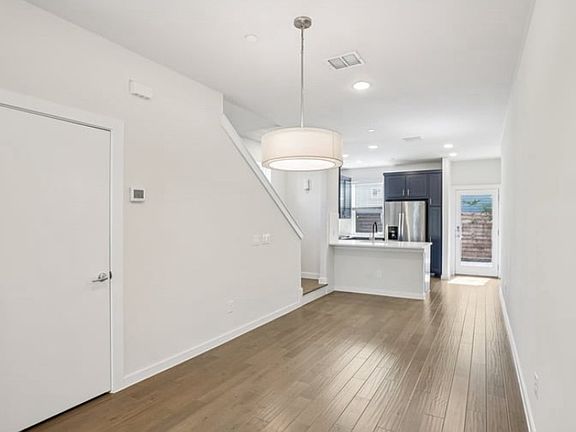 3rd image of 1324 Kings Hwy APT 4