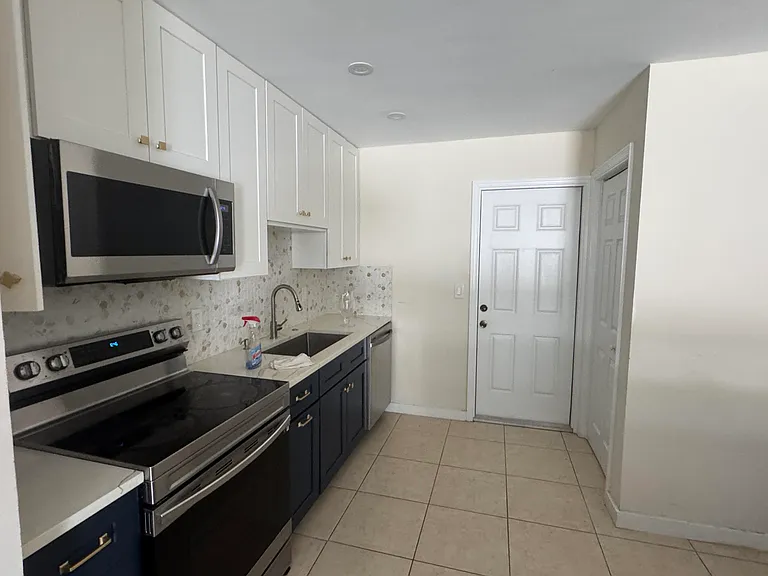 1869 Windsor Dr #1869 — Photo 5