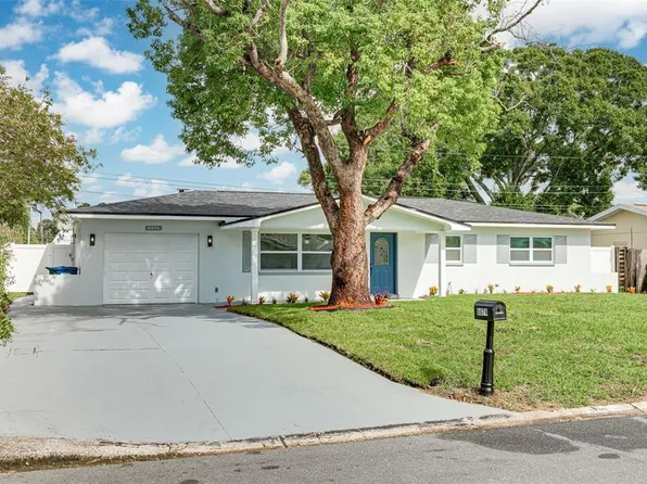 8879 111th St, Seminole, FL 33772