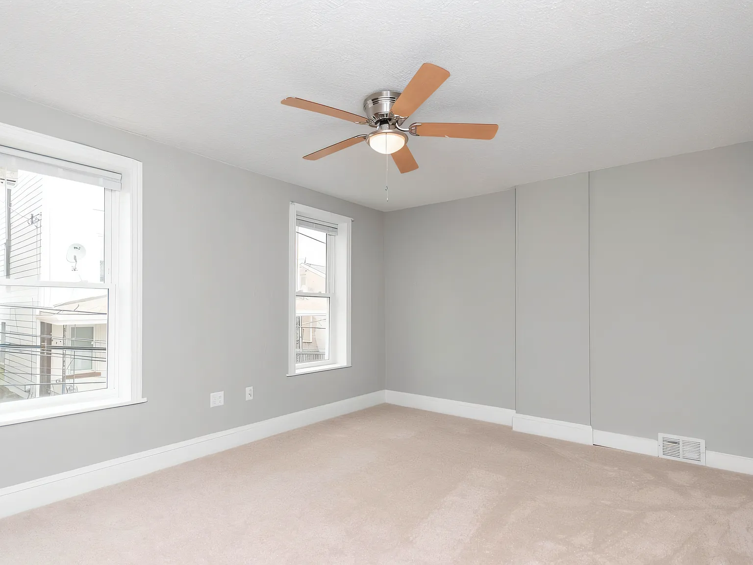 4710 Fowler St — Photo 2