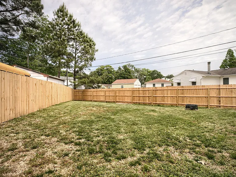 304 Wales Cir — Photo 14