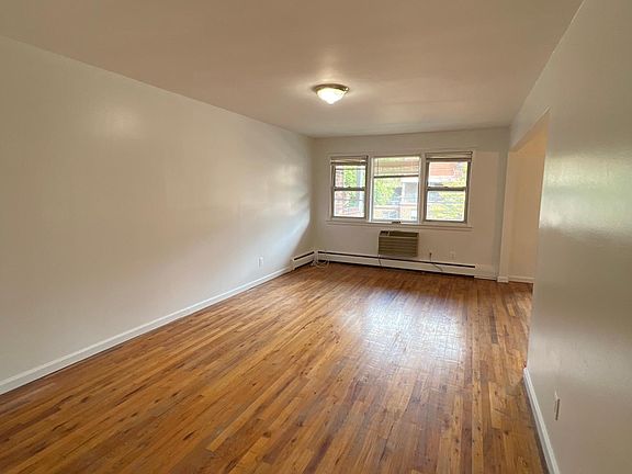4th image of 13522 Coolidge Ave APT 2