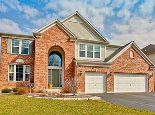 793 Crosswind Ln, Lindenhurst, IL 60046