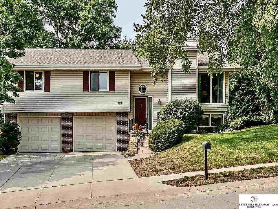1st image of 2506 S 152nd Cir