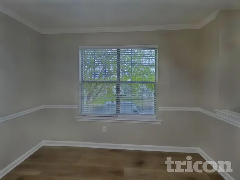 800 Lorraine Ln — Photo 4