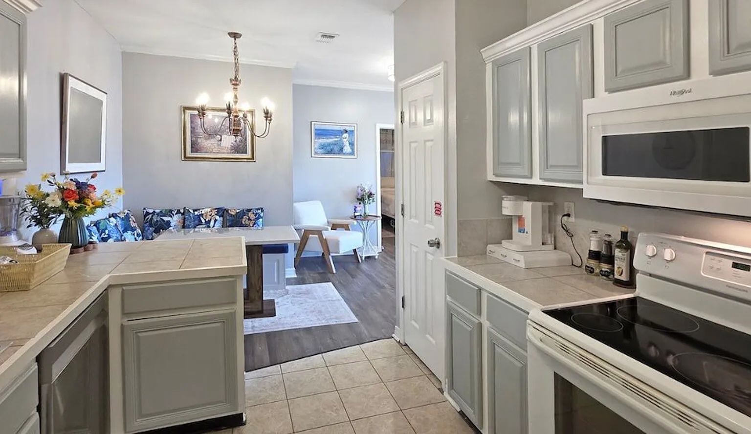 Family Beach House with Game Room — Photo 2