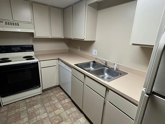 2nd image of 623 Center Ave