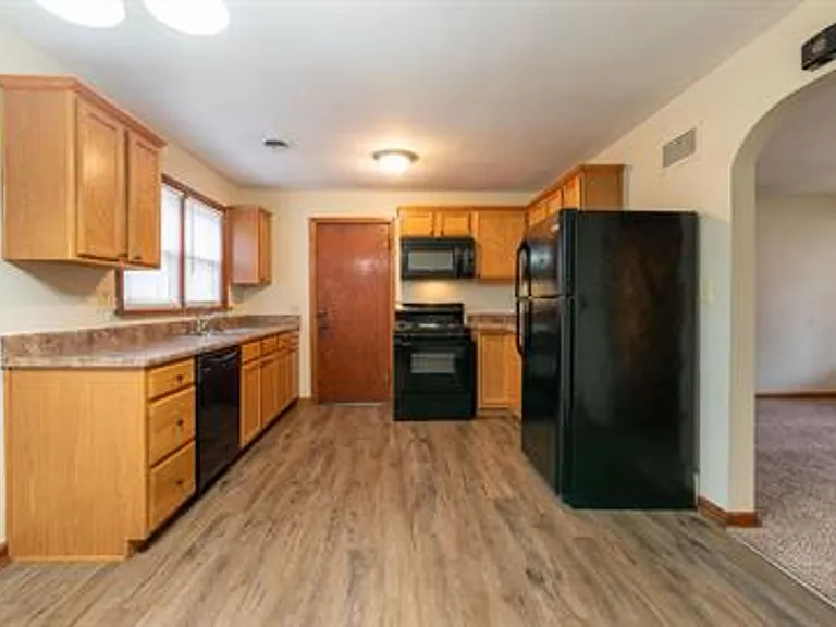 1638 E Madison St — Photo 3