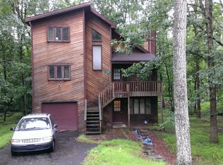 7131 Pine Grove Dr, East Stroudsburg, PA 18301