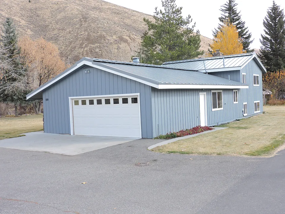 109 River Bend Ln
