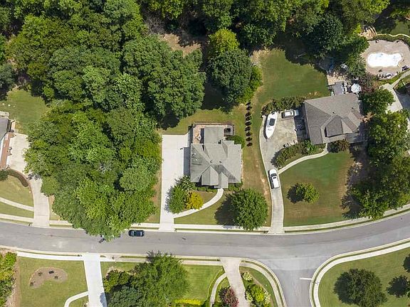 4th image of 225 Oaklyn Hills Dr