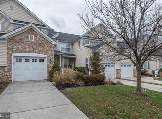 8 Stern Light Dr, Mount Laurel, NJ 08054