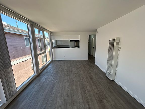 5th image of 23520 Arlington Ave APT E