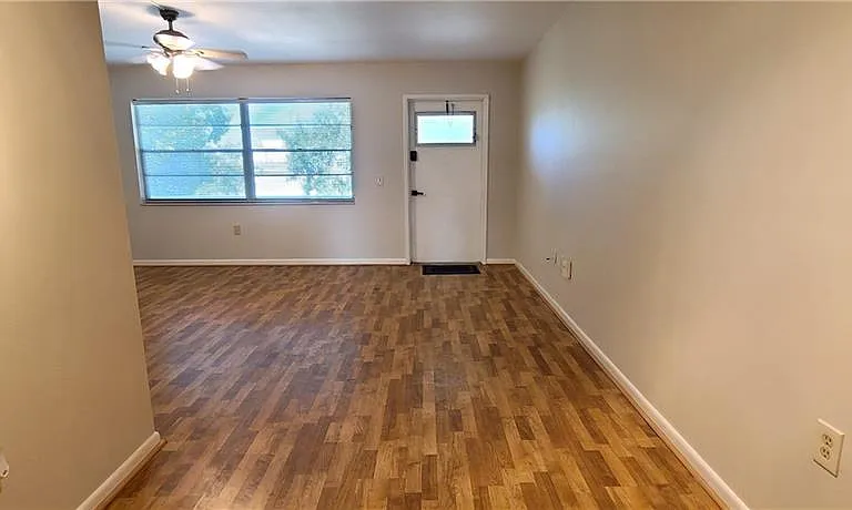 911 Washington Ave #305 — Photo 4