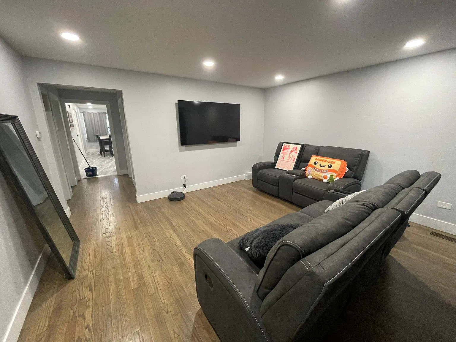 3 bed, 1.5 bath, 1100 sqft, $2,600 — Photo 3