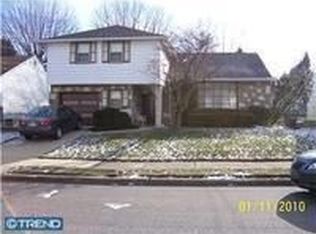 8711 Autumn Rd, Philadelphia, PA 19115