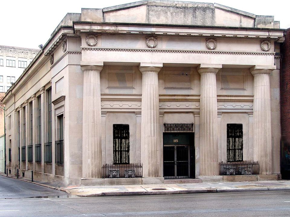 1st image of 115 Broadway St