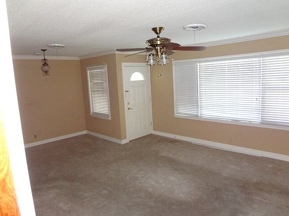 2nd image of 3931 Lexington Ave
