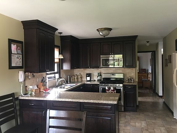 2nd image of 501 Escanaba Ave