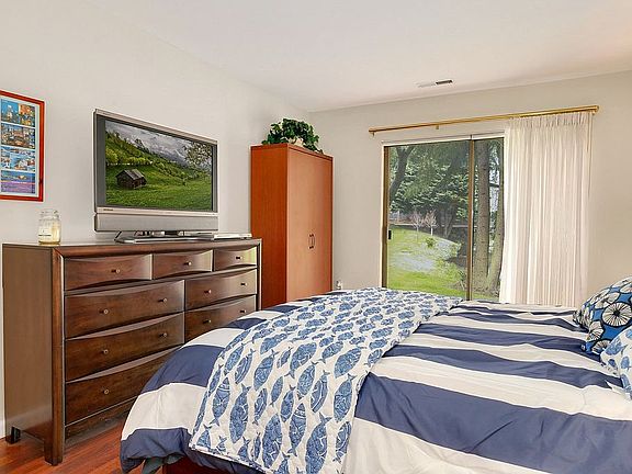 3rd image of 1331 Bellefield Park Ln